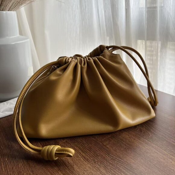 Loewe Medium Flamenco Bag in Sahara colour - Picture 2 of 11